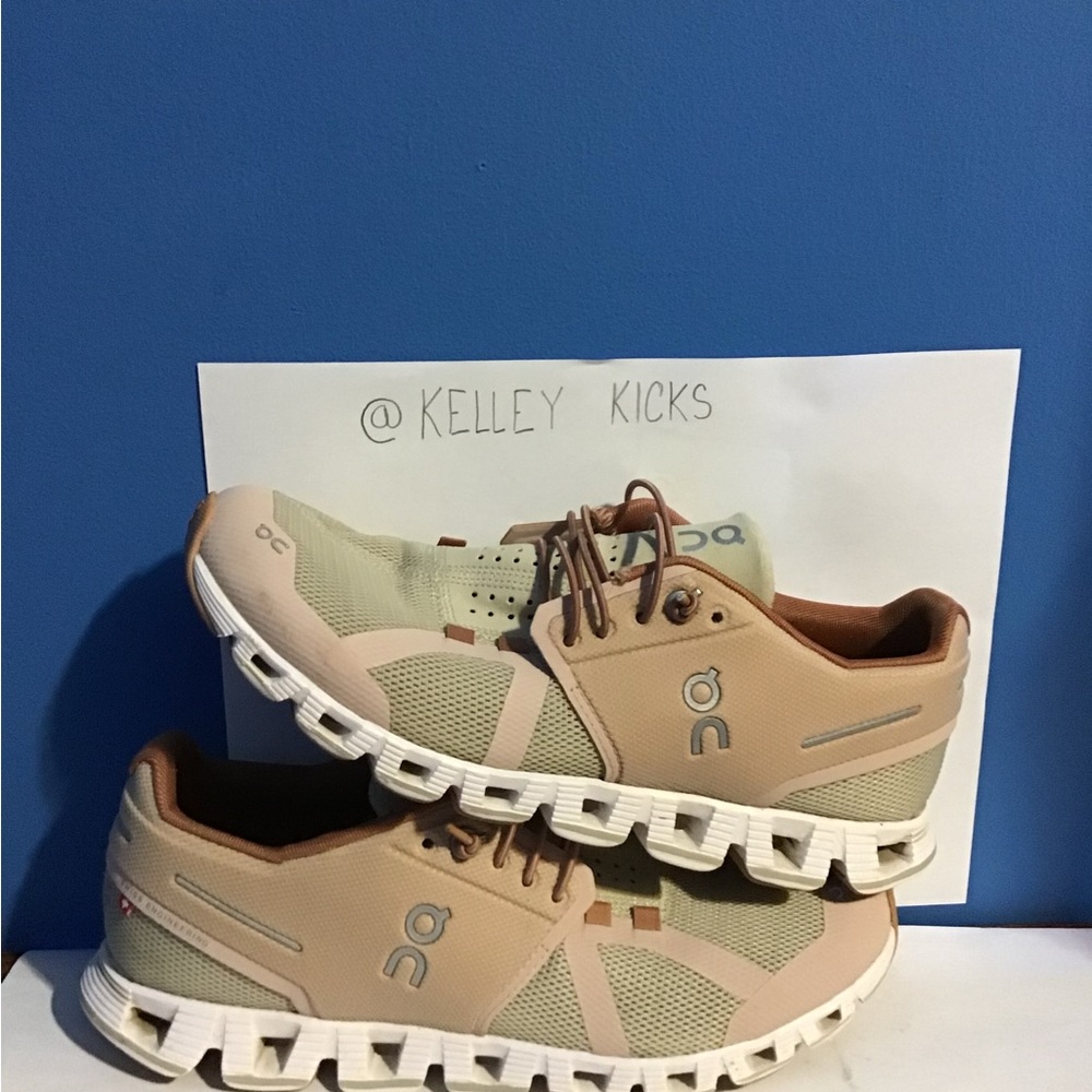 On cloud pink cream shoes used lightly size 8.5 womens